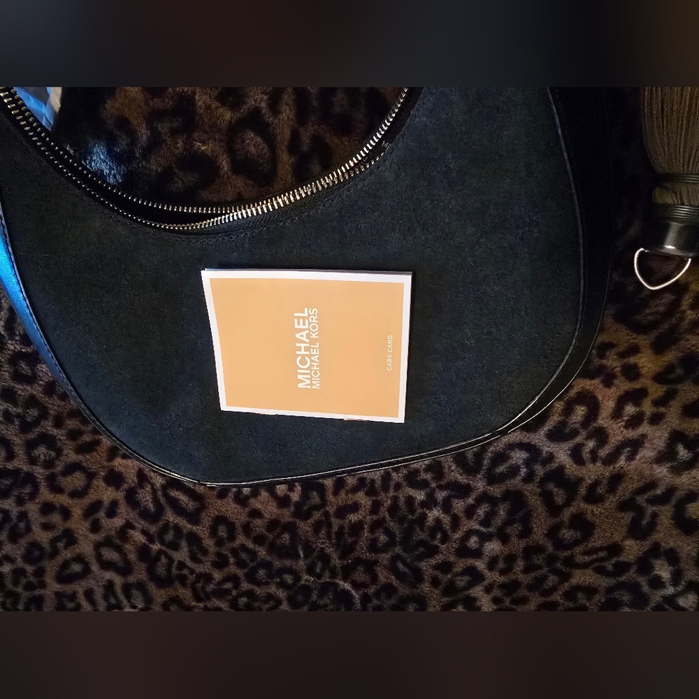 Michael Kors Elegant Preston Small Suede and Leather Bag - Picture 10 of 11